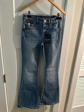 NWT DAI DENIM New York Low Rise Flare Legs with five pockets.